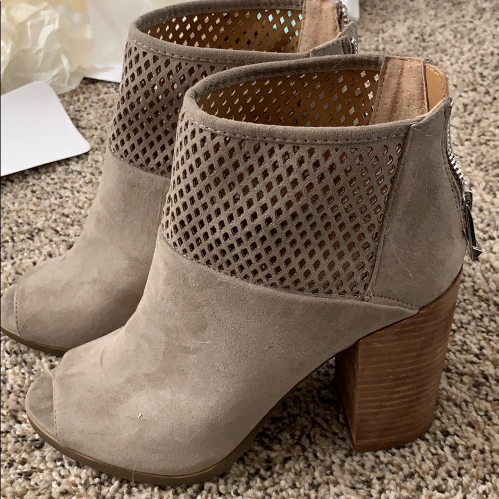 Report booties